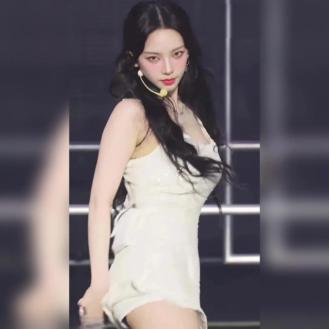 바운스에 틈 보이는 에스파 카리나 움짤