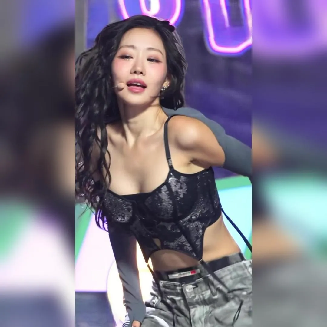 파인 민소매 키스오브라이프 쥴리 움짤