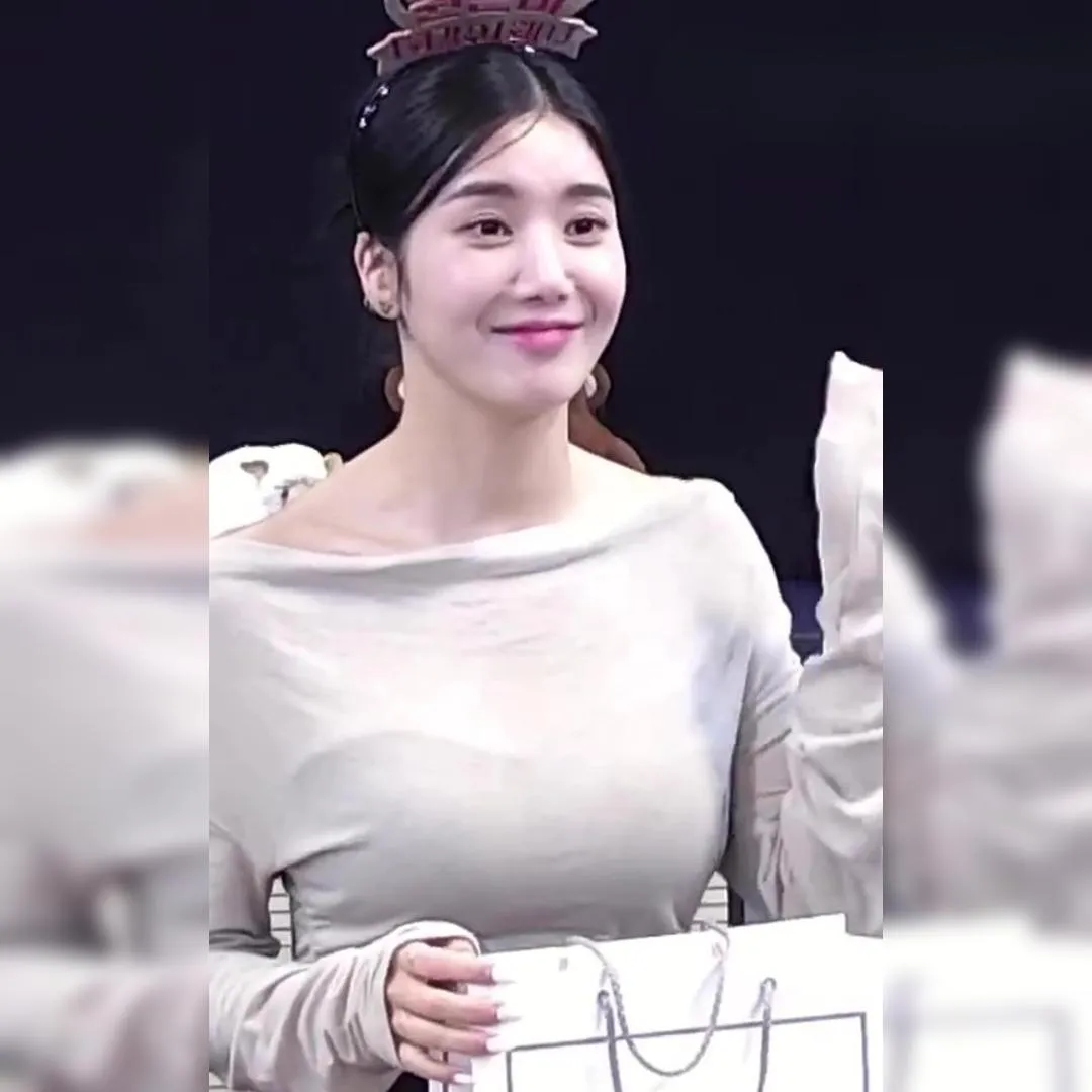 묵직함 그 자체 보이는 라디오 권은비 움짤