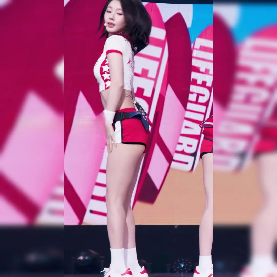 여자아이들 미연 너무 짧은 빨간 팬츠