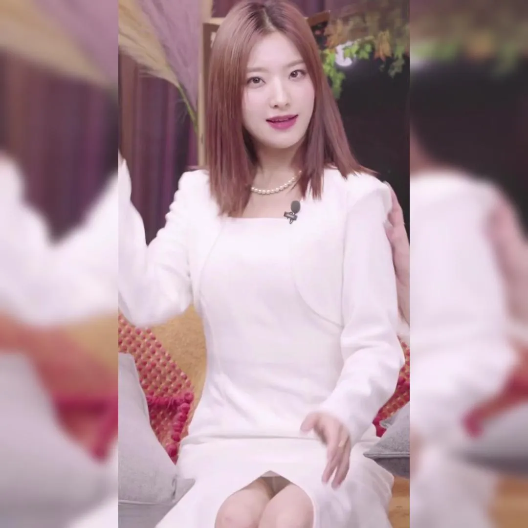 절개 치마 프로미스나인 이새롬 움짤