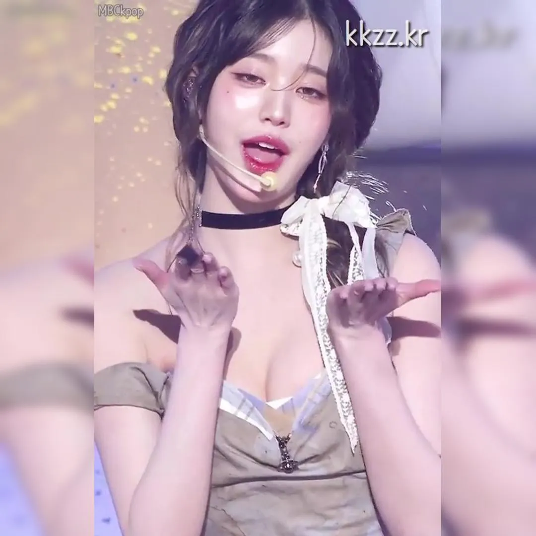 내려온 원피스 어깨끈 윗가슴골 아이브 장원영