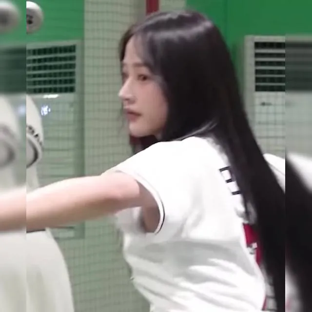 始球式の練習中、NewJeansのミンジが微妙にブラ見え？