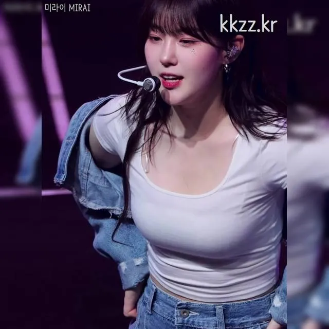 자켓 오픈하는 묵지한 케플러 김채현 움짤