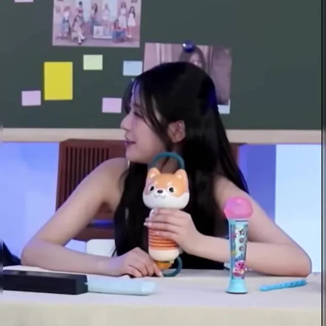 시바 장난감 계속 흔드는 프로미스나인 백지헌