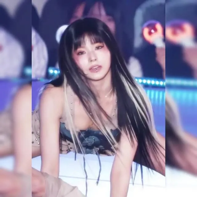 시스루 코르셋 의상 바닥 짚는 안무 엔믹스 규진 가슴골 노출