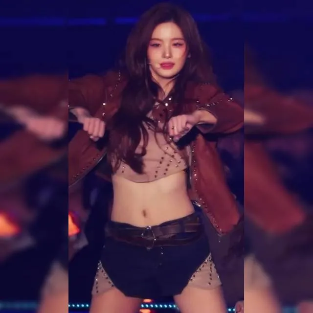 역대급 잘록하고 야한 허리 배꼽 노출한 엔믹스 설윤 뮤뱅 in JAPAN