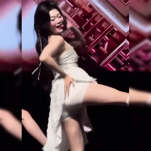 빌리 츠키 아메리카 투어…청치마 검정 속바지 쩍벌 엉밑살 대박