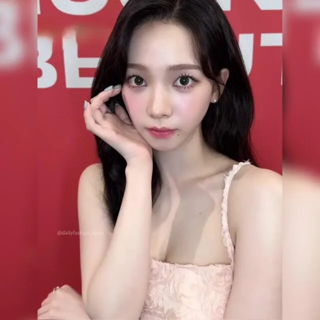 카리나 역대급 피부결 야드랑이 허벅지 몸매 무신사 뷰티 페스타 미니원피스