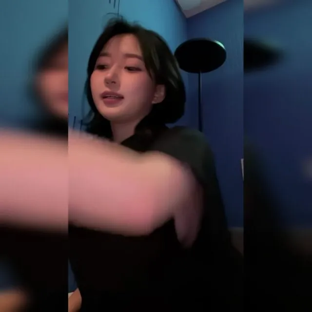 은근히 방심이 많은 엔믹스 해원…라이브 중 소매 틈 사이드붑 노출