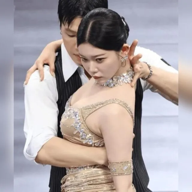 아육대 댄스스포츠 황금빛 의상 뭉클한 가슴골 레전드 빌리 츠키