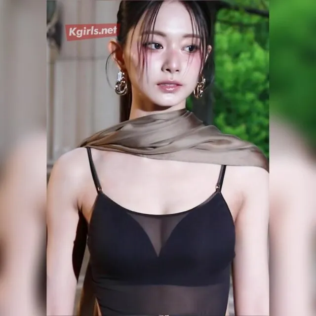 트와이스 쯔위 자켓 촬영 시스루 검정브라 가슴골