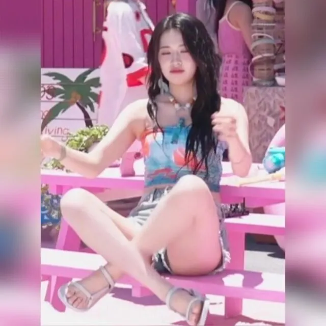 시원한 해변 의상 야드랑이 청핫팬츠 방심한 꿀벅지 아이브 안유진