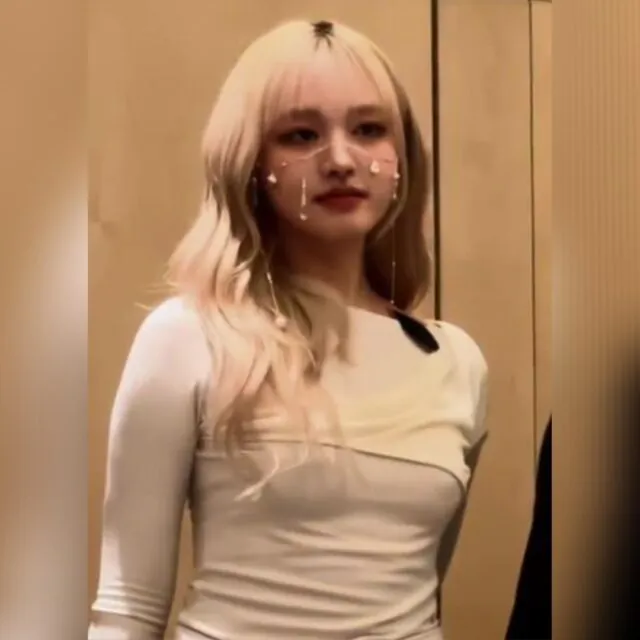 아이브 리즈 흰티 집중시키는 무언가