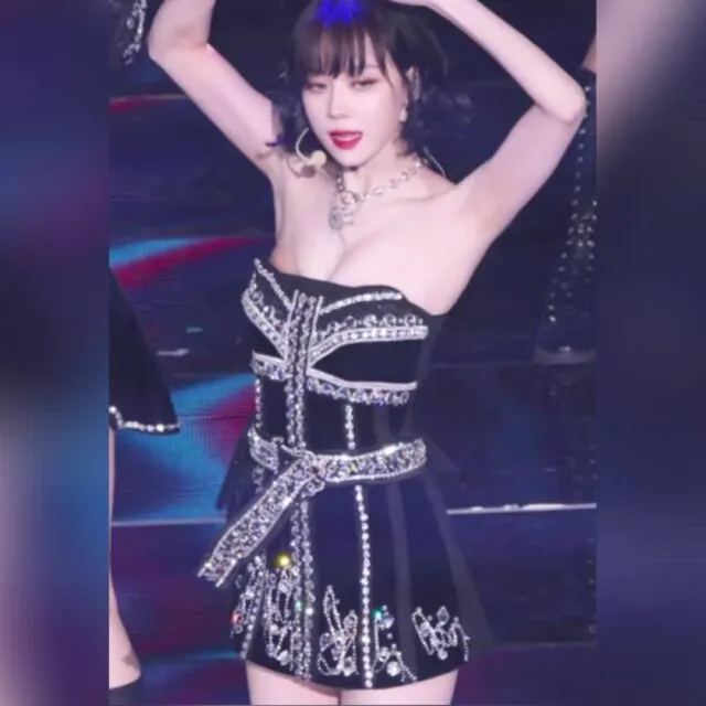 에스파 윈터 가슴골 누브라 노출