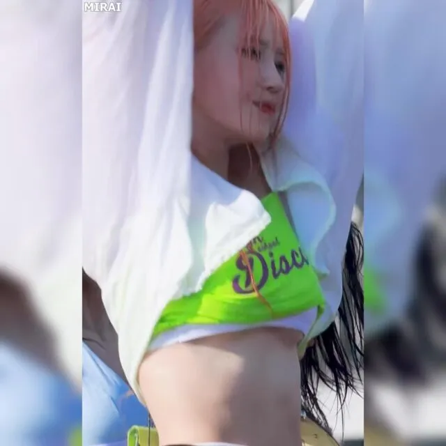 프로미스나인 송하영 또 보여준 워터밤 언더붑 의상