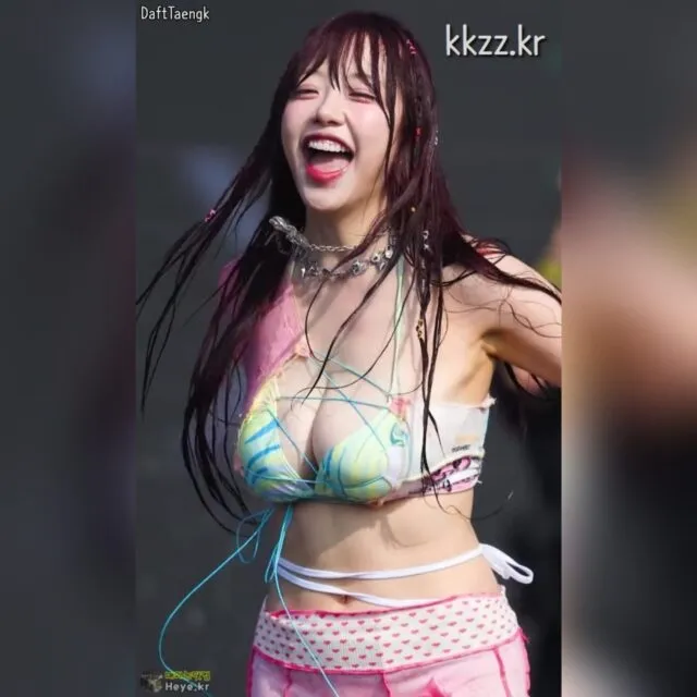 시그니처 지원 압도적으로 묵직한 워터밤 비키니 의상