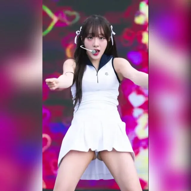 시그니처 클로이 테니스 치마 속 흰속바지 다 보여주는 안무