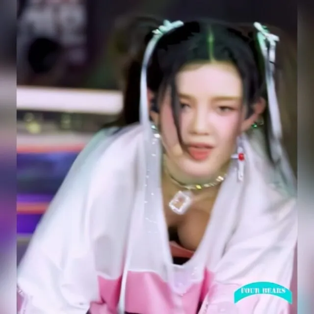 뉴진스 다니엘 너무 헐렁한 의상