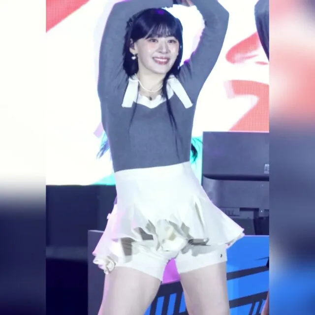 속바지 보다 치마가 짧은 스테이씨 세은 직캠