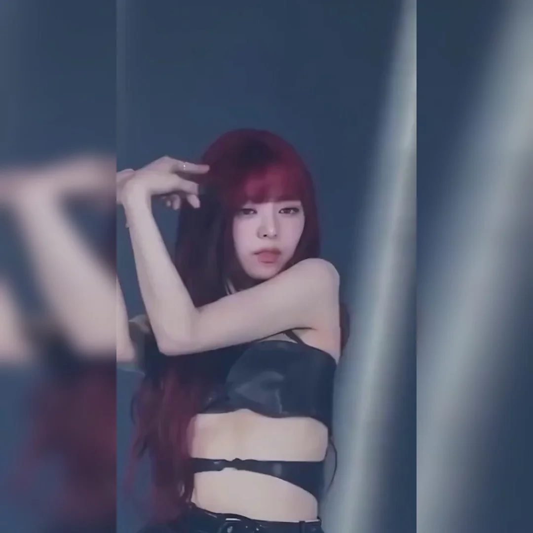 있지 유나, 역대급 언더붑 스타일링 무대 직캠 화제