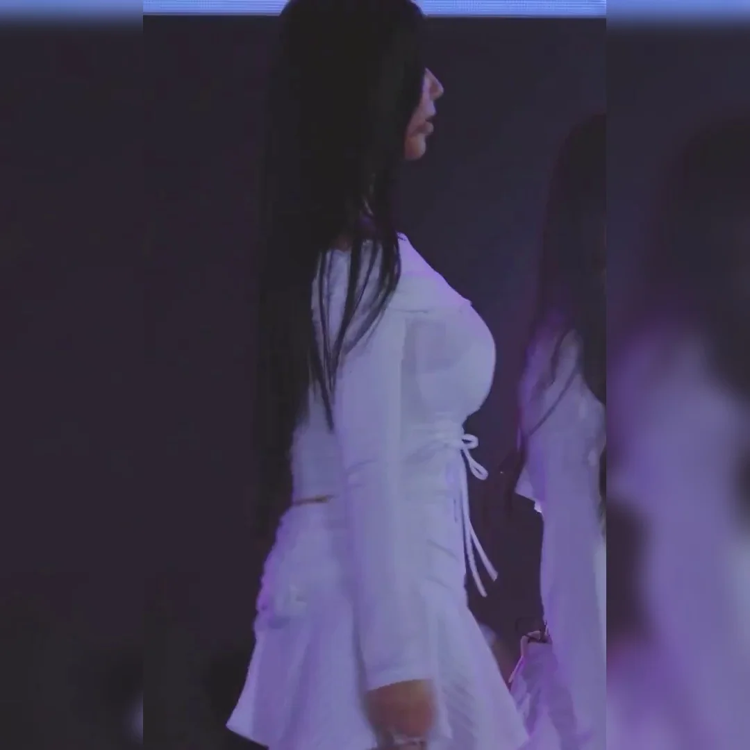 김채연, 숨길 수 없는 꽉찬 볼륨감 최신 직캠