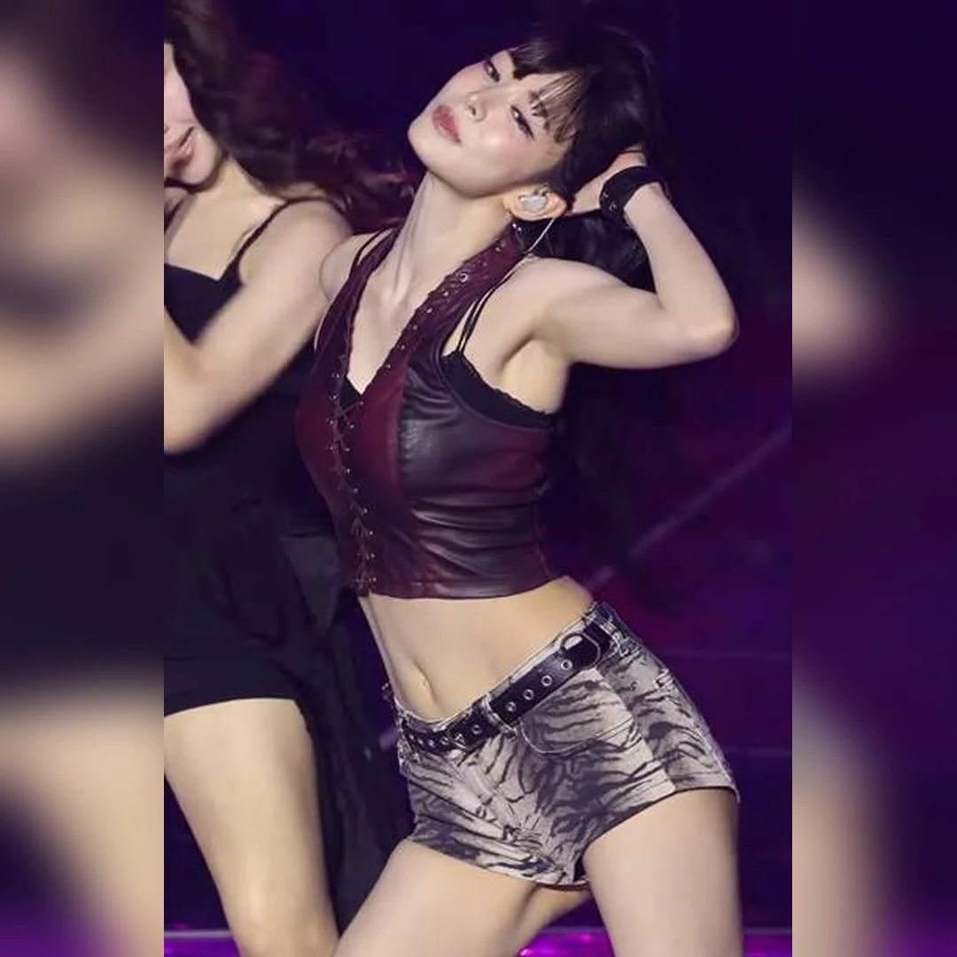 fromis_9 Chaeyoung: Legendary Abs & Leather Crop Top Fancam
