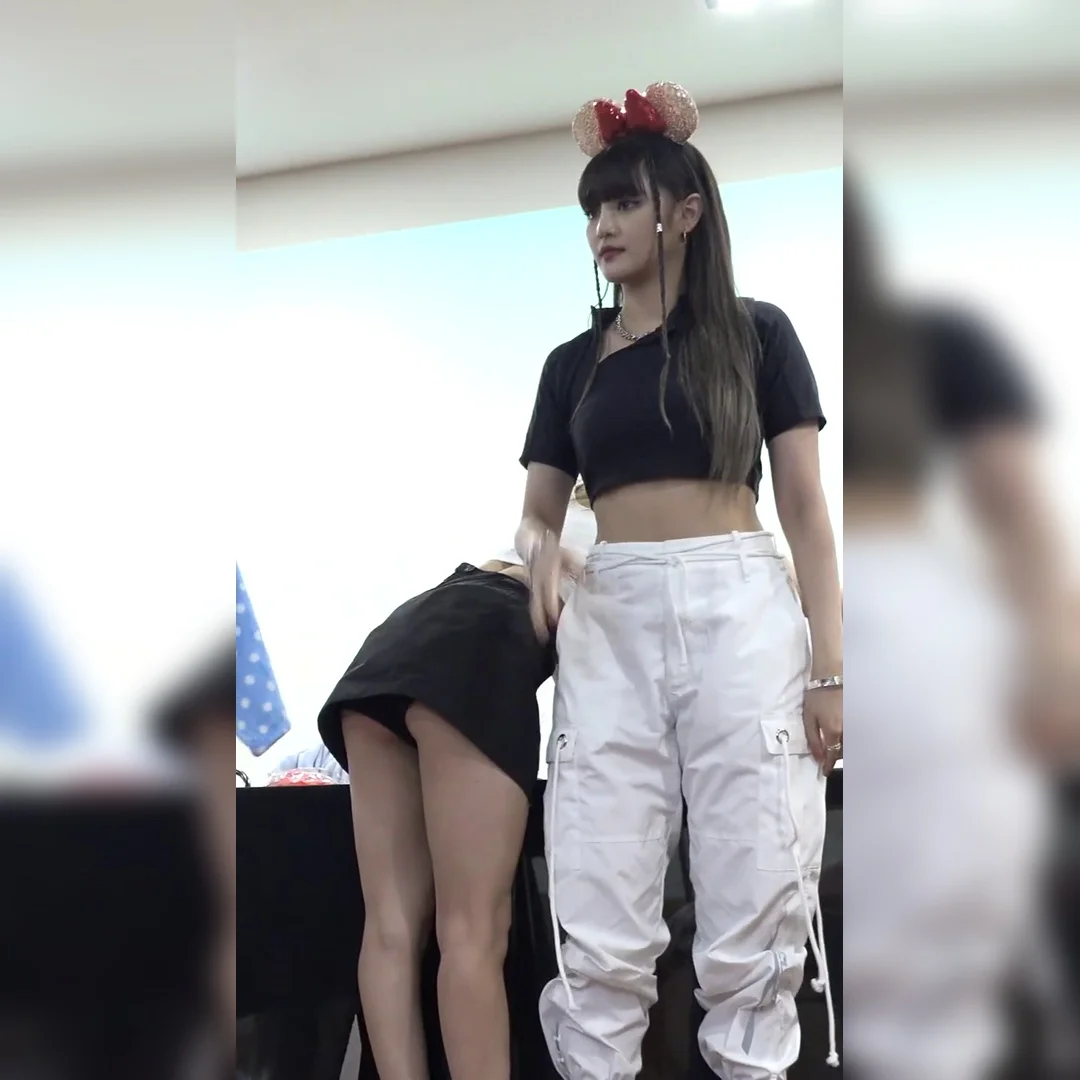 (G)I-DLE 미연(薇娟) 粉丝签名会, 裙底风光乍泄, 超神级粉丝福利时刻