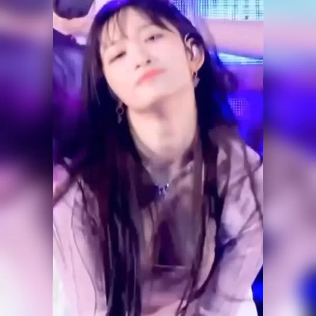 아이브 이서, 숙일 때마다 드러나는 아찔한 볼륨감