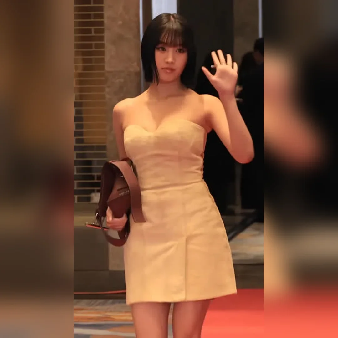 키스오브라이프 나띠, 아이보리 오프숄더 드레스 깊은 가슴골 라인 직캠