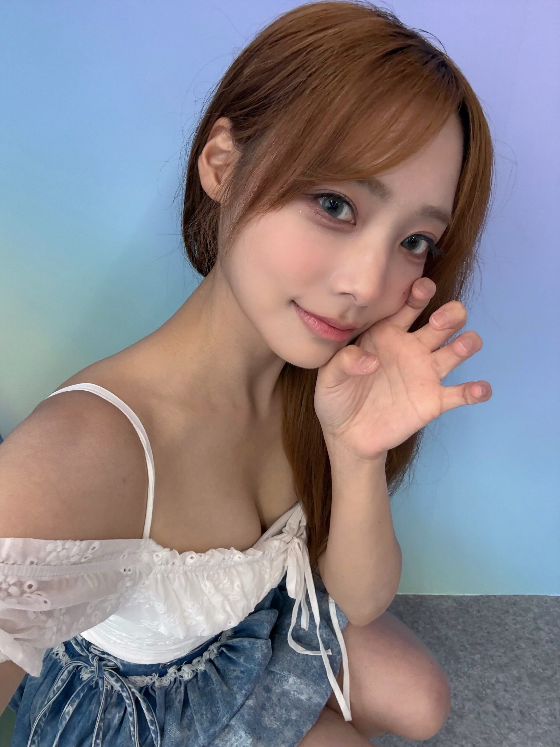 QWER Siyeon Pure-White Ruffled Blouse Subtle Cleavage - Instagram