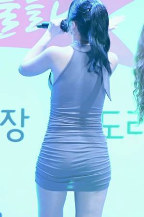 실루엣 보이는 원피스 핏 홍진영 움짤