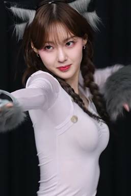 땋은 머리에 눈길이 가는 케플러 김채현 움짤