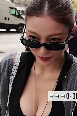 Twice Jihyo GIF Only the Necklace Is Visible