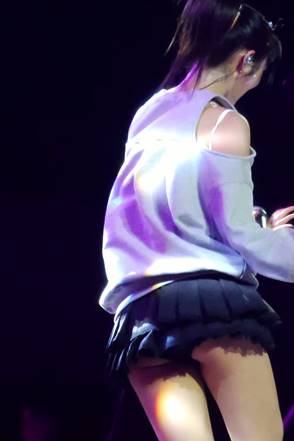 Hyeai Key Yel behind-the-scenes clip with underwear visible