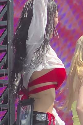 빨간 비키니 상의 하이키 옐 움짤