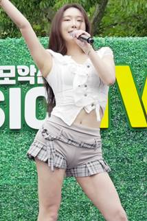 Bebeogul Minyoung Hot Pants GIFs That Flap in the Breeze