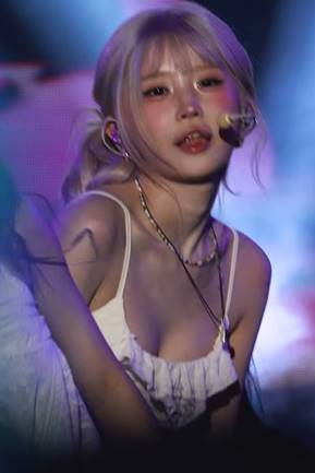 Fine Sleeveless Shot—from PROmISeNine Song Ha-young (GIF)