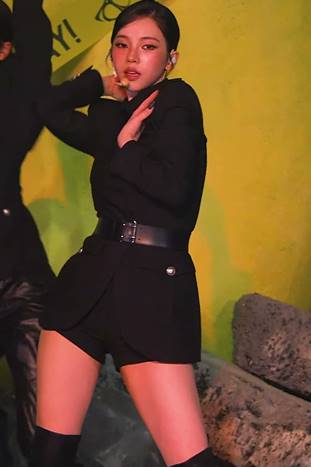aespa Karina GIF showing only her face and thighs