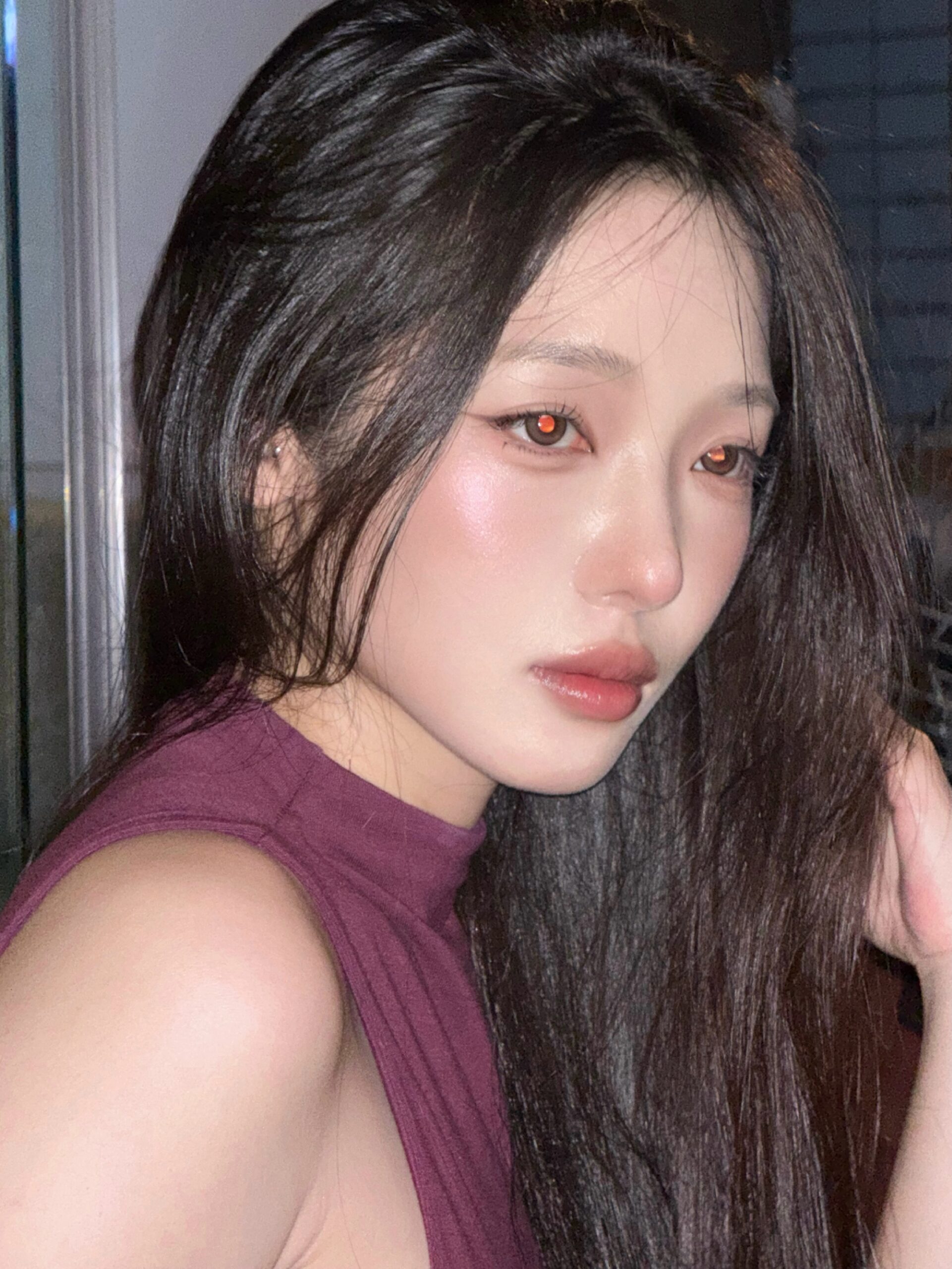 Former fromis_9 Noh Ji-sun’s heavy, deep purple sleeveless underarm pheromones