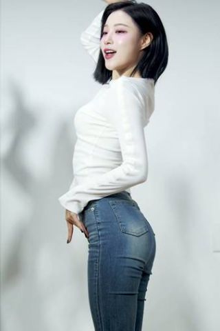 Yezoo from ICHILLIN with a denim jeans fit that’s spot on GIF