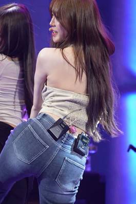 Chuu Thighs Back In Denim Shorts GIF