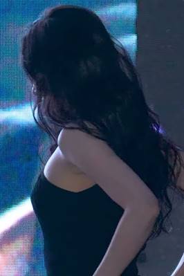 홀터넥에 호피 치마 선미 움짤