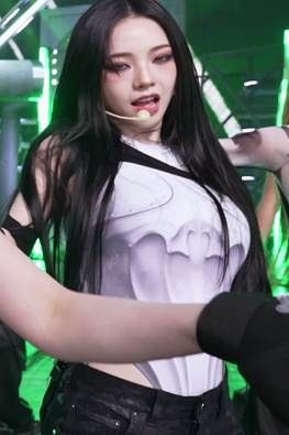 弹跳感十足的aespa 卡里娜动图