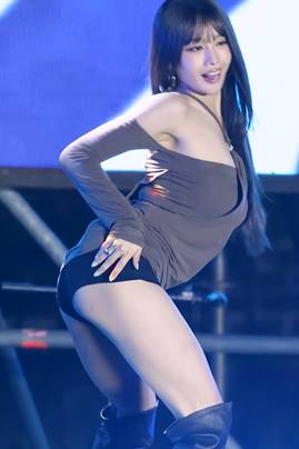 찰진 핫팬츠 핏 키스오브라이프 나띠 움짤