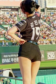 찰진 핫팬츠 뒤태 김진아 치어리더 움짤