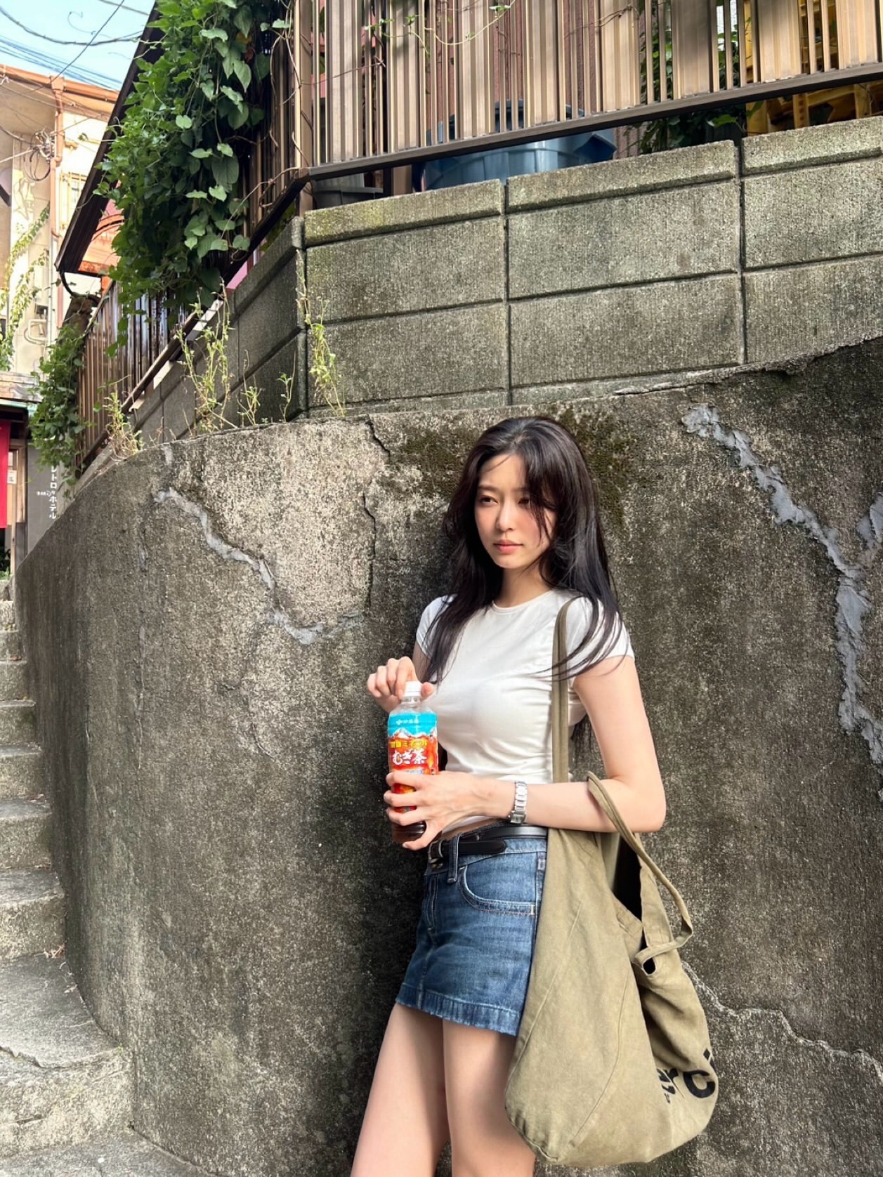 日本旅行：キム・ミンジュのブラトップが映える、ふっくら白T＋チョンミニの脚線美 #2