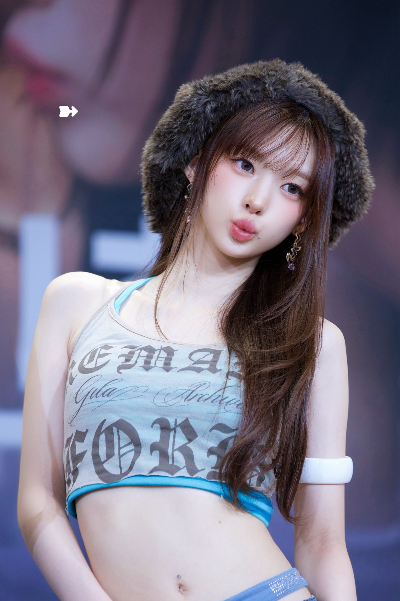 Little Karina Hichges Hye-rin... Fansign Event: Belly Button Standing-Erect Posture Jeans