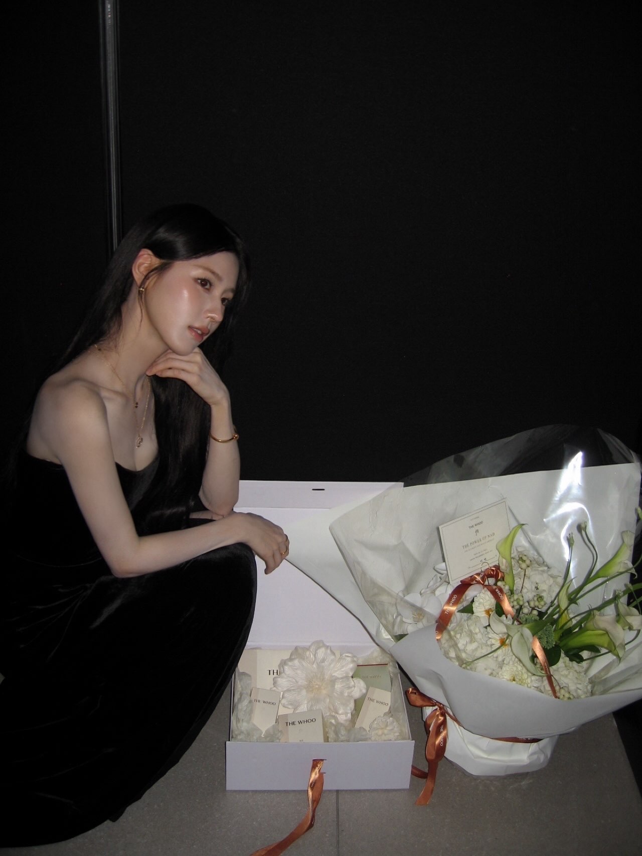 (G)I-DLE Miyeon Black Off-Shoulder Dress Mingle Chest Cleavage - THE WHOO