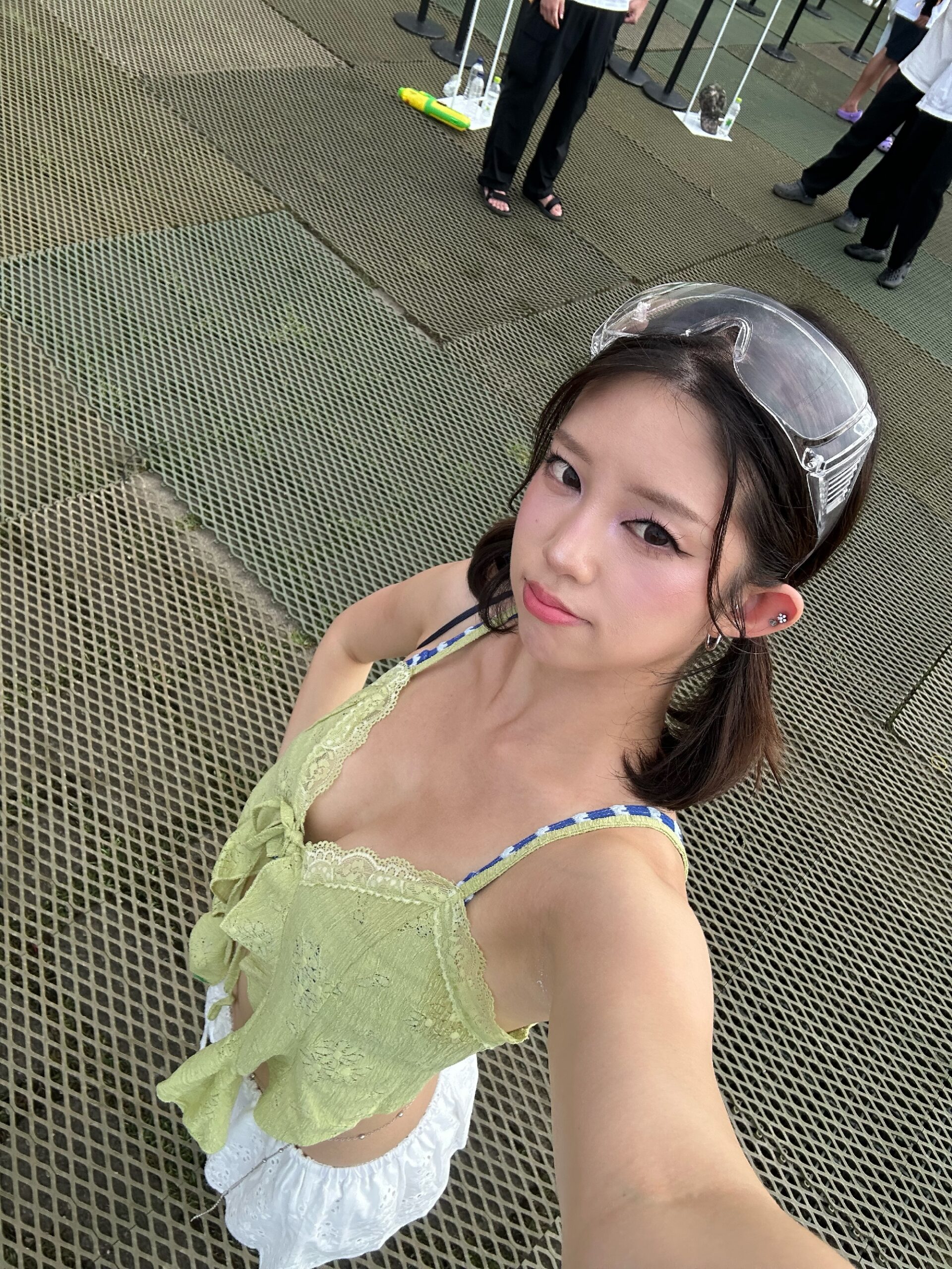MOMOLAND Daisy 水上音乐节首尔 淡绿色吊带 被水浸湿的胸前露出